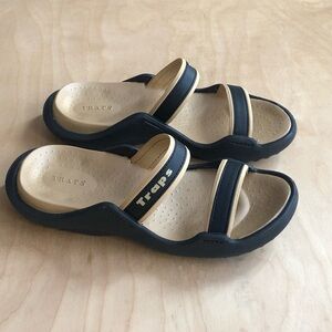 Traps Casual Black and Cream Slide Sandals Womens Sz 7.